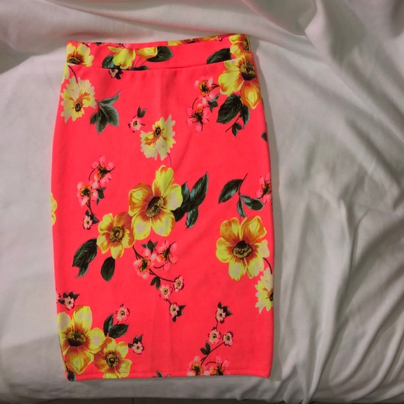 Dresses & Skirts - Tropical pencil skirt